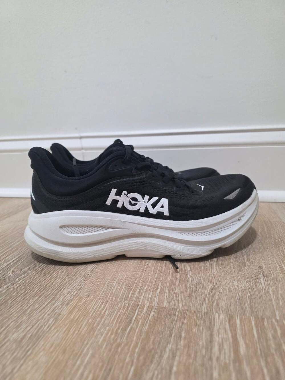 HOKA Bondi 9 - Womens Running Shoe - Black/White - Size 9B